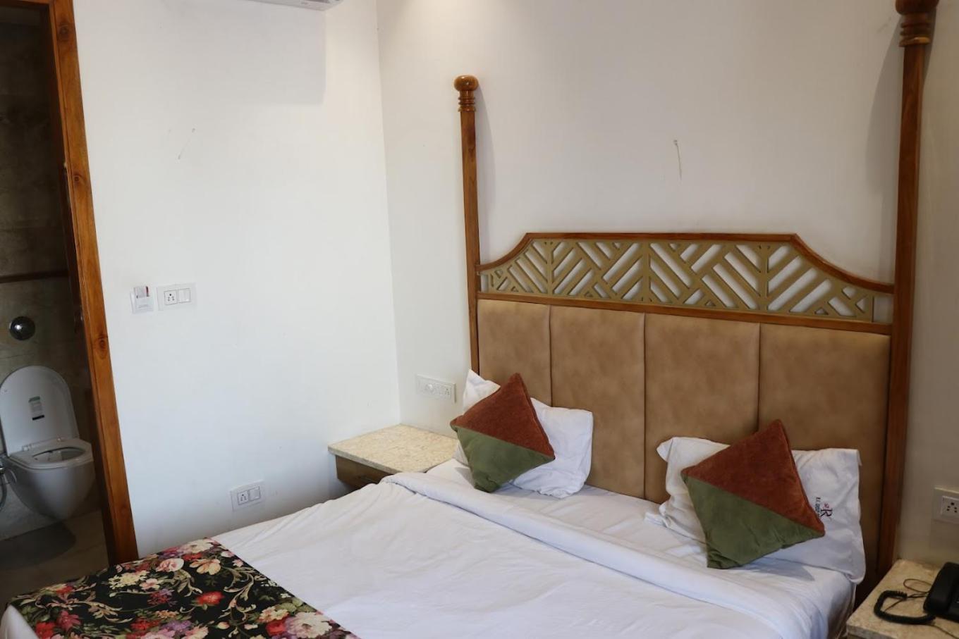 Hotel Rv Golden Amritsar Bagian luar foto