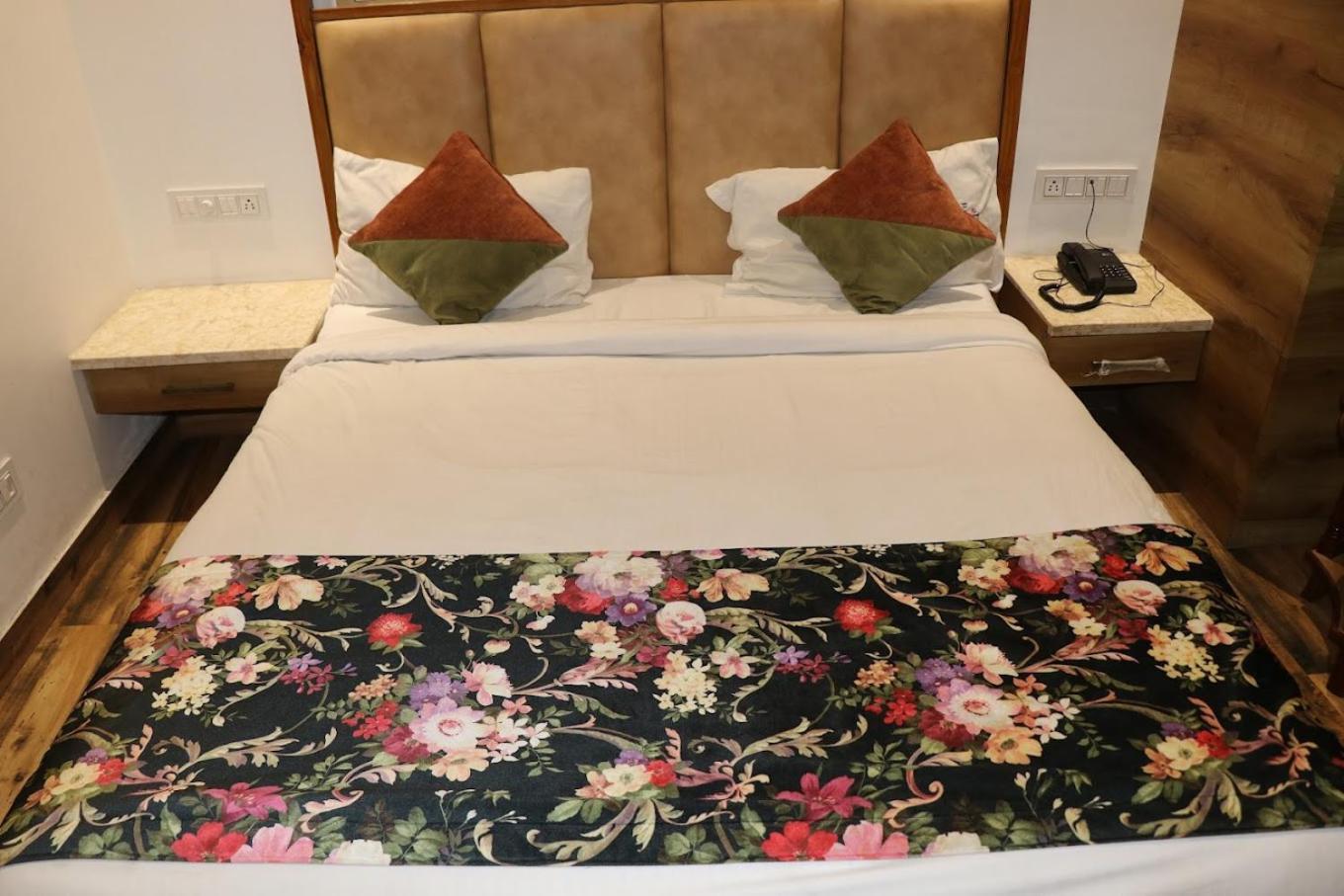 Hotel Rv Golden Amritsar Bagian luar foto